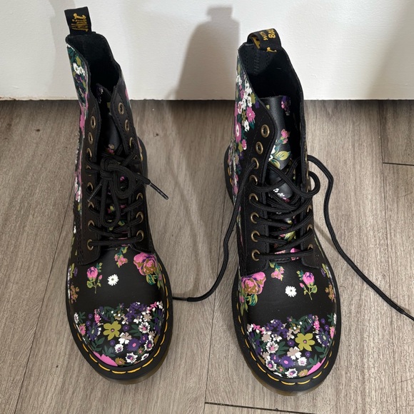 Dr Martens floral leather boots - Picture 4 of 4